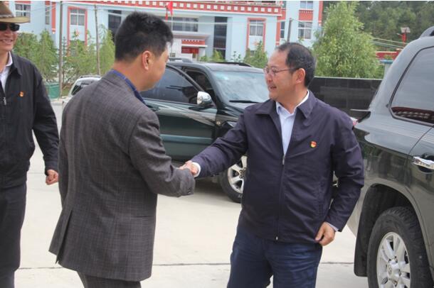 迪慶州委書記、州人大常委會主任顧琨,香格里拉市委副書記、市長陳群一行領導蒞臨康美乳業調研!